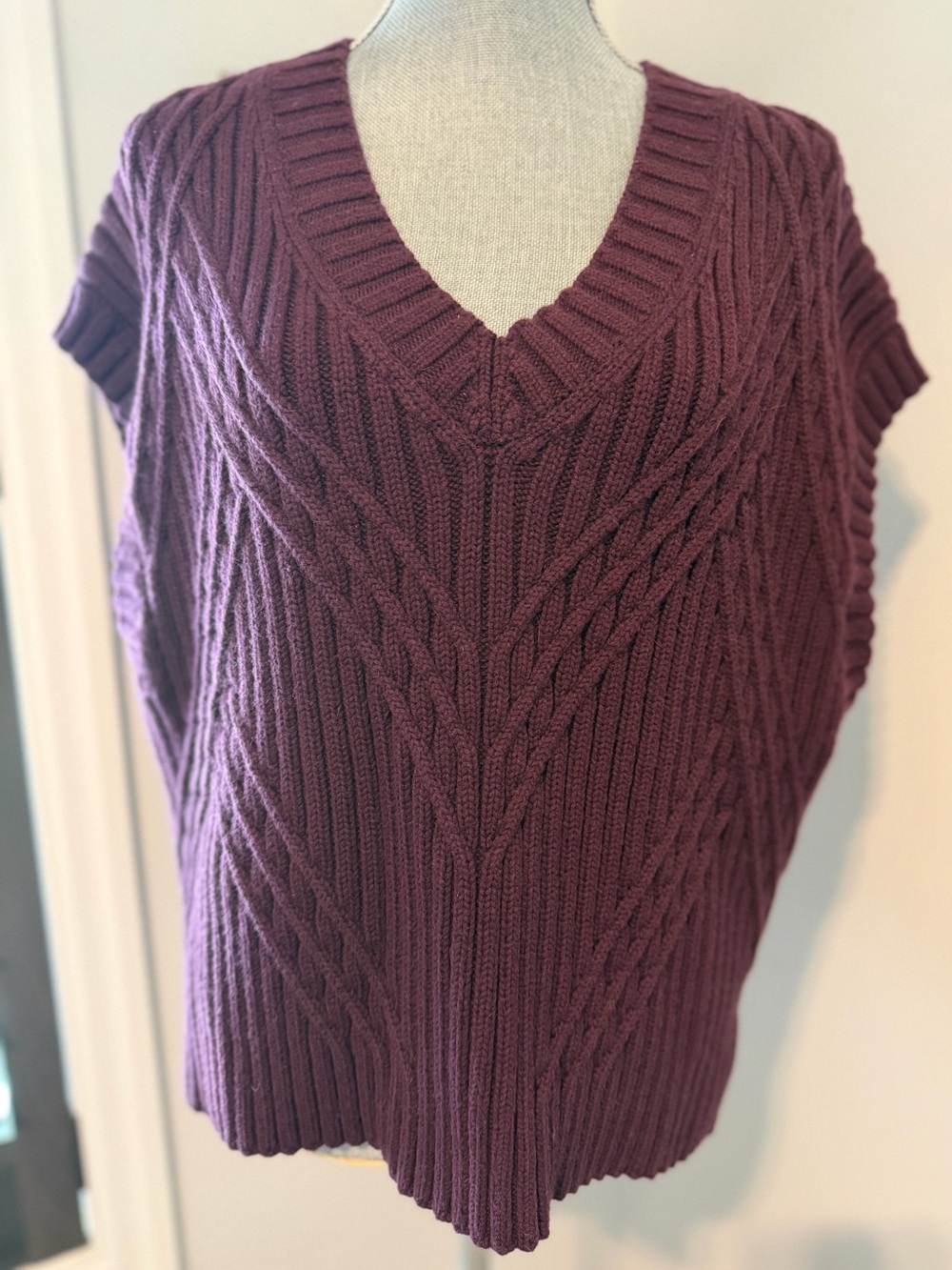 KIT AND ACE Merino Wool Blend Heavyweight knit V Neck sleeveless sweater vest